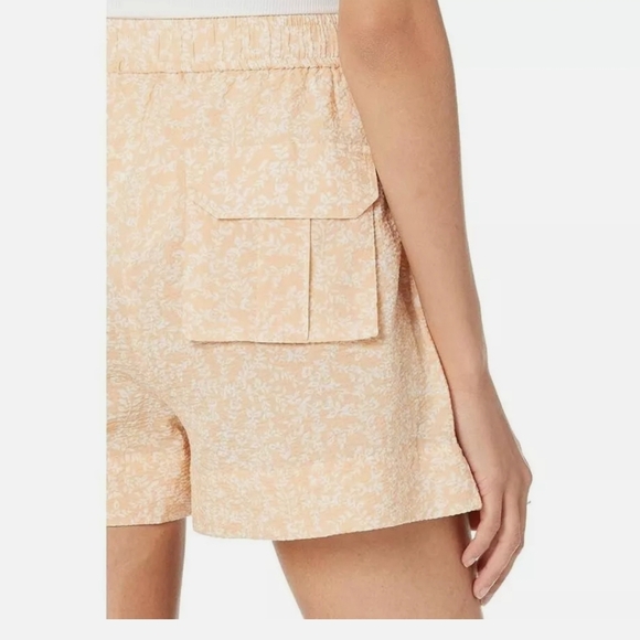 WAYF NAIMA shorts NWT elastic waist with pockets sz.S peach with white flowers - Picture 3 of 7